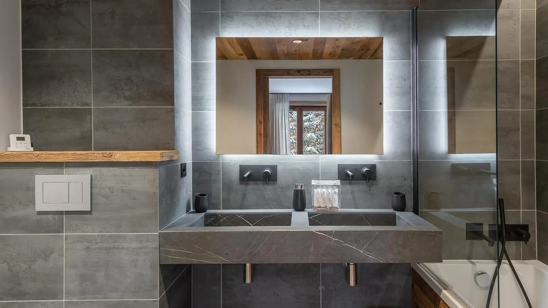 Apartment Appartement Neuf Avec Cuisine Equipee Et Parking A Meribel - Fr-1-565-80 Les Allues
